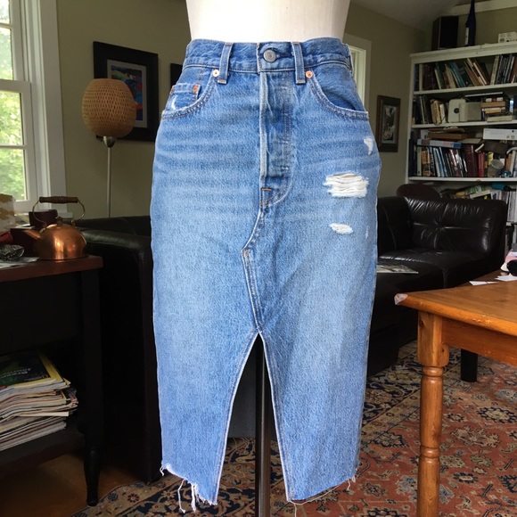 New Levi’s Premium Front Slit Denim Midi Skirt - Picture 2 of 10